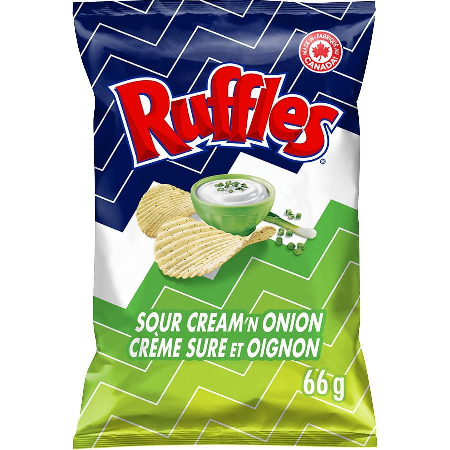 Ruffles Sour Cream 'n Onion Flavoured Potato Chips, 66 g.